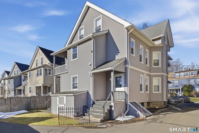 Building Photo - 198 Oxford St