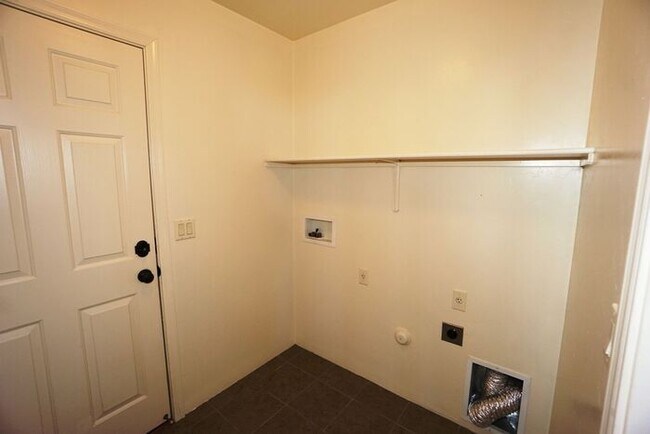 Building Photo - Pending/ Rented - Spacious 3BR East Tucson Home | 1,889 SQFT & 2-Car Garage