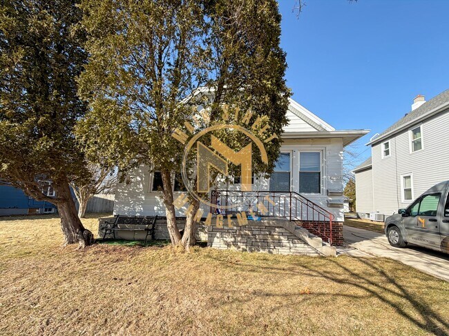 Building Photo - 1822 Superior Ave