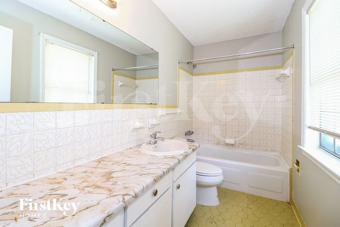 Building Photo - 2082 Leichester Ln