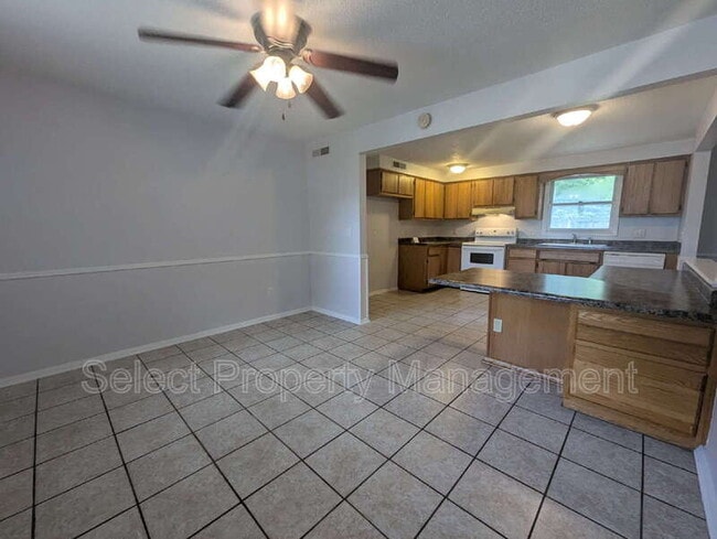 Building Photo - 4130 Thorton Dr