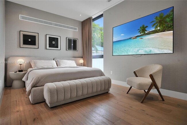 Building Photo - 5501 Pine Tree Dr