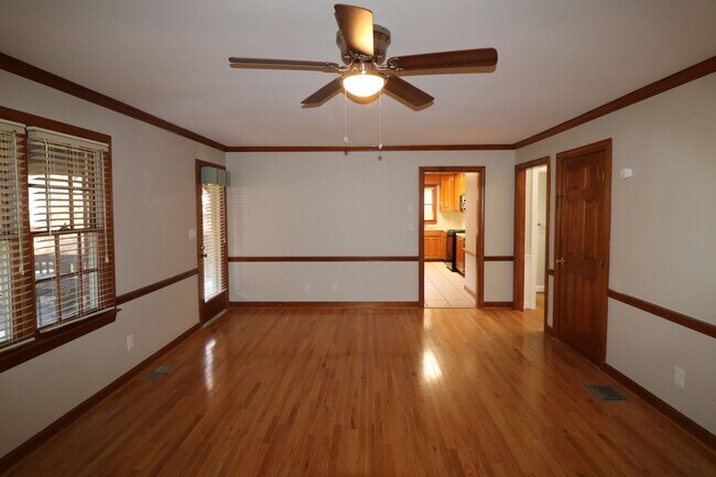 Building Photo - 8193 Steeplechase Cir