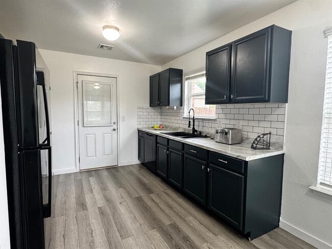 Building Photo - 1795 Bliss Cir