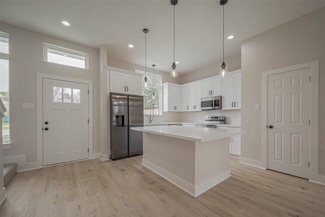 Building Photo - 918 St Clair St