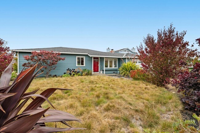 Building Photo - 796 Crespi Dr