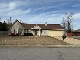 Building Photo - 3550 Woodland Dr