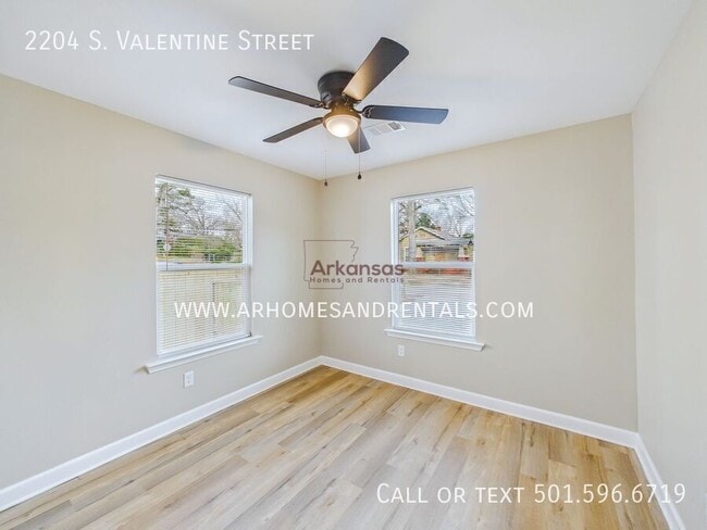 Building Photo - 2204 S Valentine St