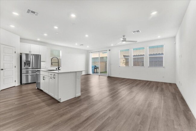 Building Photo - Gorgeous Five Bedroom in the SW! Solar panels!