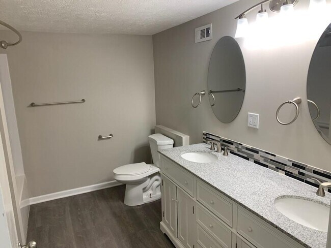 Building Photo - Completely remodeled 3 bedroom 1 bath house
