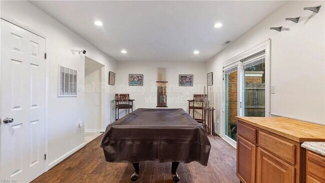 Building Photo - 1072 Level Green Blvd