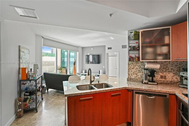 Building Photo - 480 NE 30th St