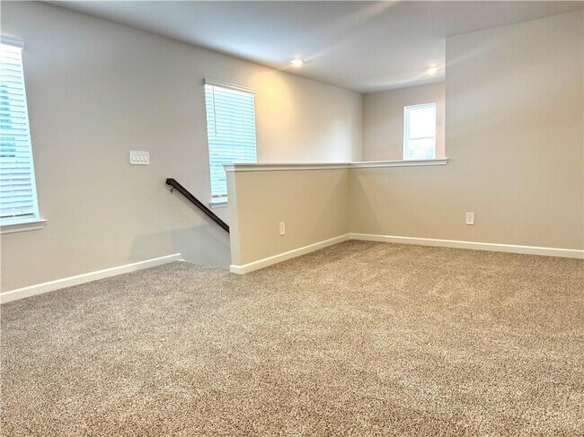 Building Photo - 823 Misty Holw Trl