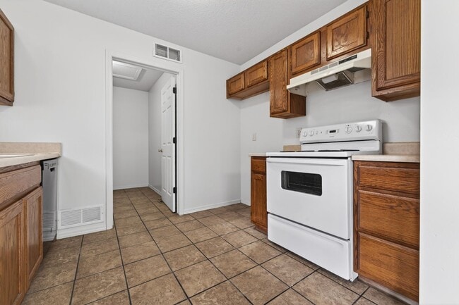 Building Photo - 4329-4337 S Elizabeth