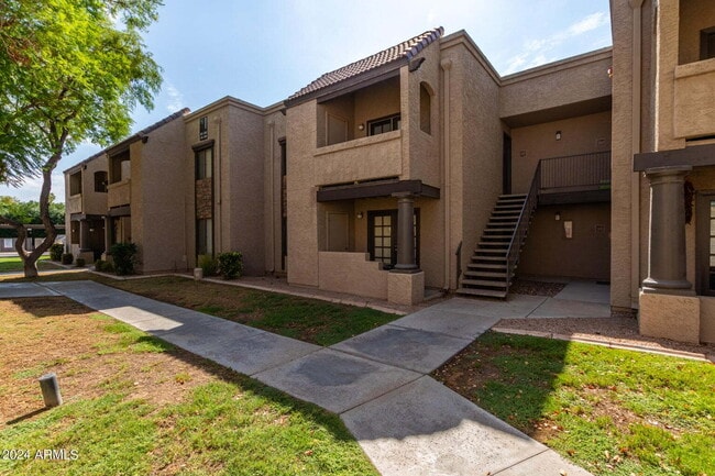 Building Photo - Beautiful Scottsdale 1 Bedroom Apartment!