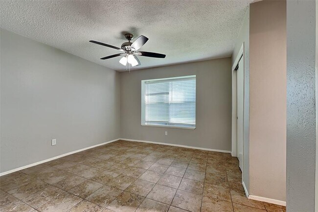 Building Photo - 18538 Spinney Ln