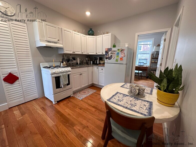 Building Photo - 71 Charter St