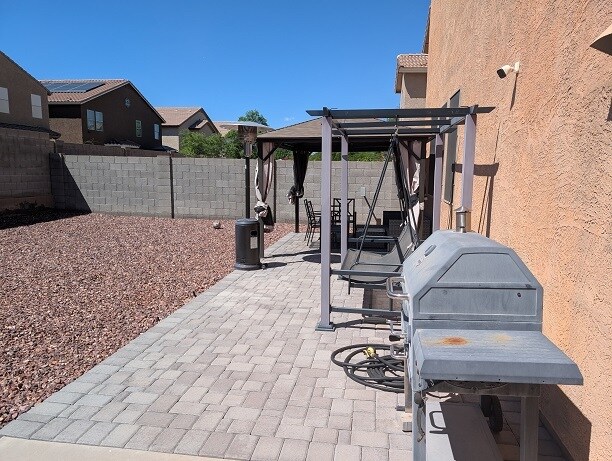 Building Photo - 46057 W Dutchman Dr