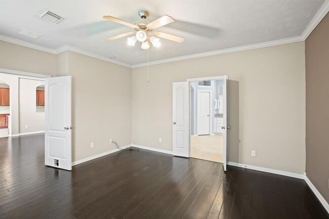 Building Photo - 1606 Sunderland Dr