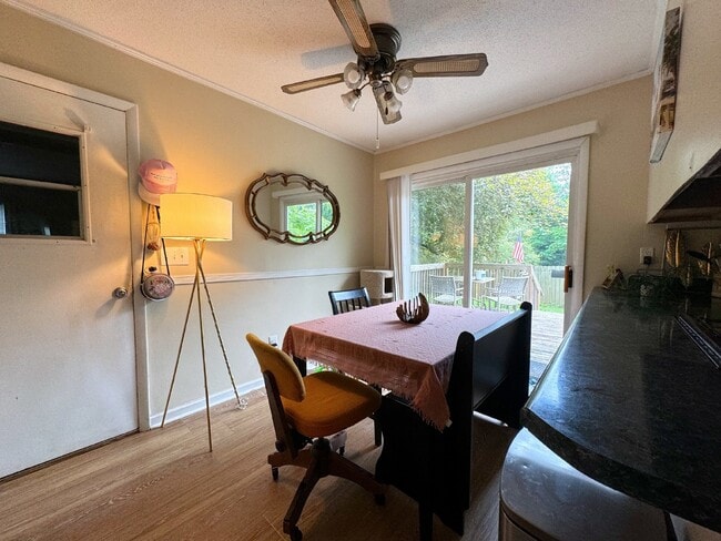 Building Photo - "Charming 3-Bedroom Retreat with Gleaming Hardwood Floors in Hendersonville!"