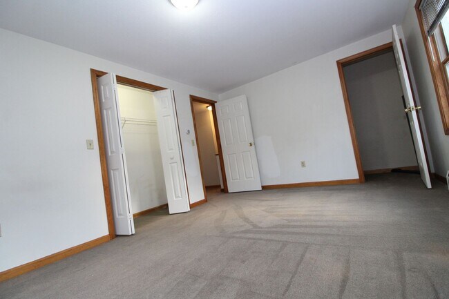 Building Photo - 37 Oak Hill Rd