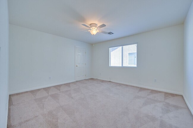 Building Photo - SW!! Southern Highlands!!! 4 Bedrooms!!!  ...
