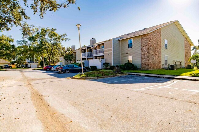 Building Photo - 7171 N 9th Ave