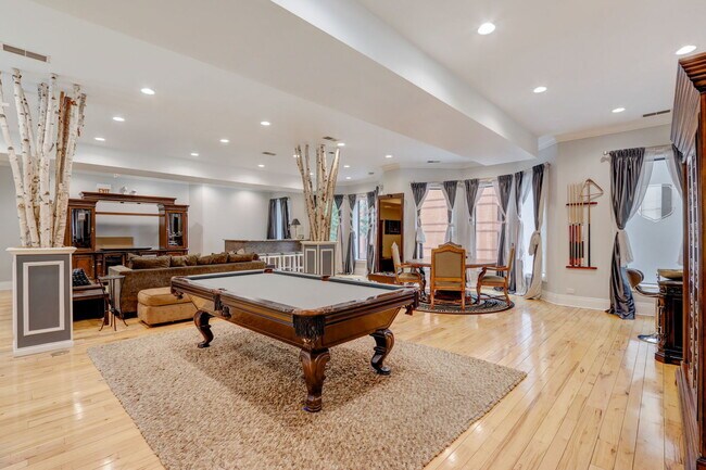 Building Photo - 22 W Ontario St