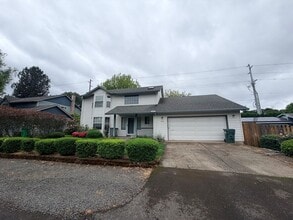 Building Photo - Wonderful 4 bedroom in desirable Hillsboro neighborhood.