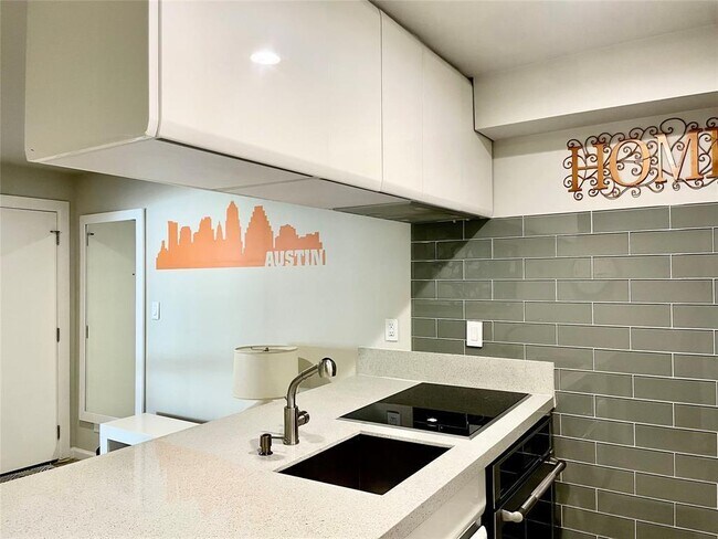 Building Photo - 3110 Red River St