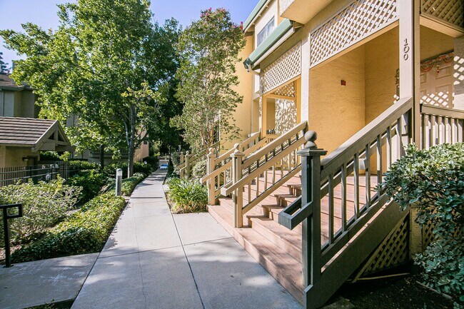 Building Photo - 1912 Magdalena Cir