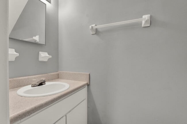 Building Photo - ***Cute 2 Bedroom 1.5 Bath in Orange City