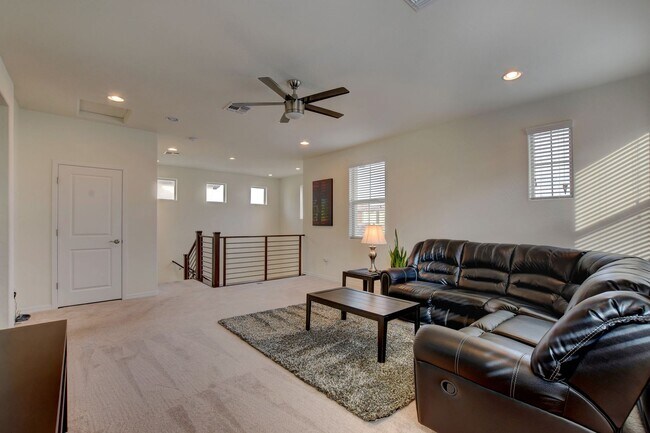 Building Photo - 47 Berneri Dr