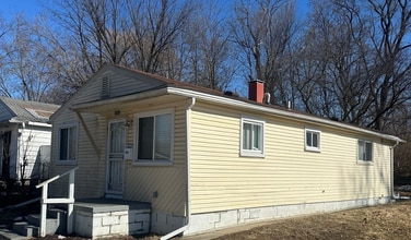 Building Photo - Renovated 3-Bedroom Home – We Welcome Sect...