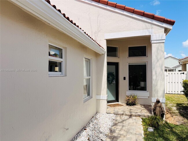 Building Photo - 646 Stanton Dr