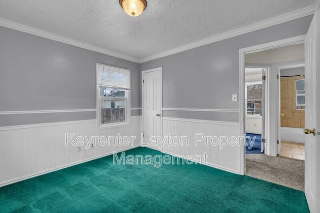 Building Photo - 12 S Lakeview Dr