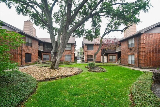 Building Photo - 3150 Walnut Bend Ln