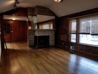 Building Photo - Charming 3 Bed 2 Bath Home! *2027*
