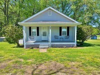 Building Photo - Cozy Ranch Rental Waiting For You!!