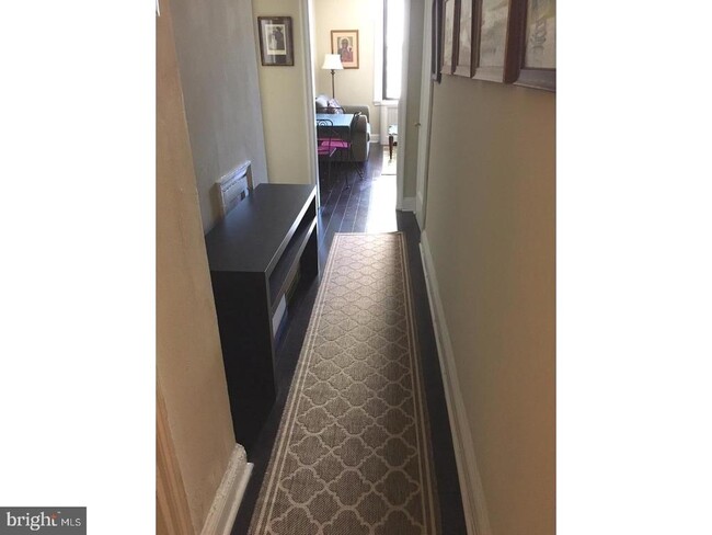 Building Photo - 2031 Locust St