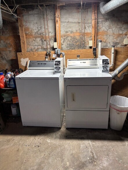 Building Photo - 283 W 3rd St