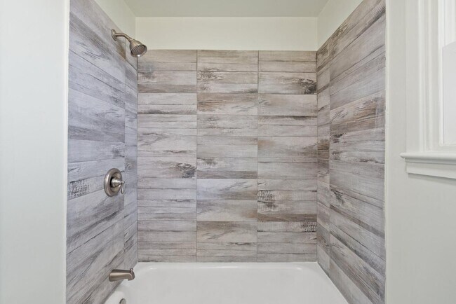 Building Photo - 389 Thompson St