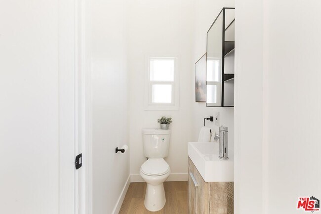 Building Photo - 5847 1/2 Ernest Ave