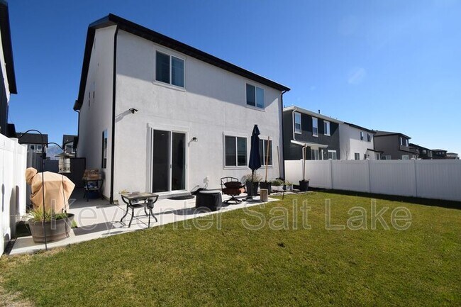 Building Photo - 2964 S 2500 W St