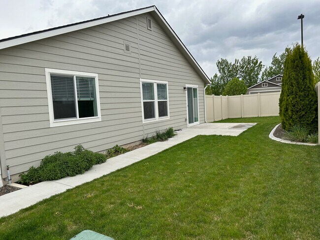 Building Photo - 11416 W Colorado River St