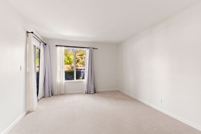 Building Photo - 760 Canyon Oaks Dr