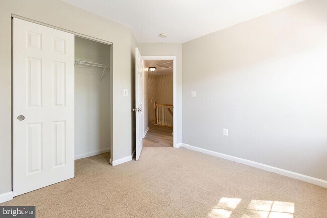 Building Photo - 104 Frazer Dr