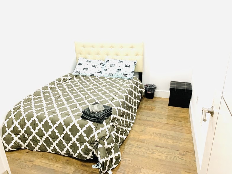 Building Photo - 1893 Pacific St