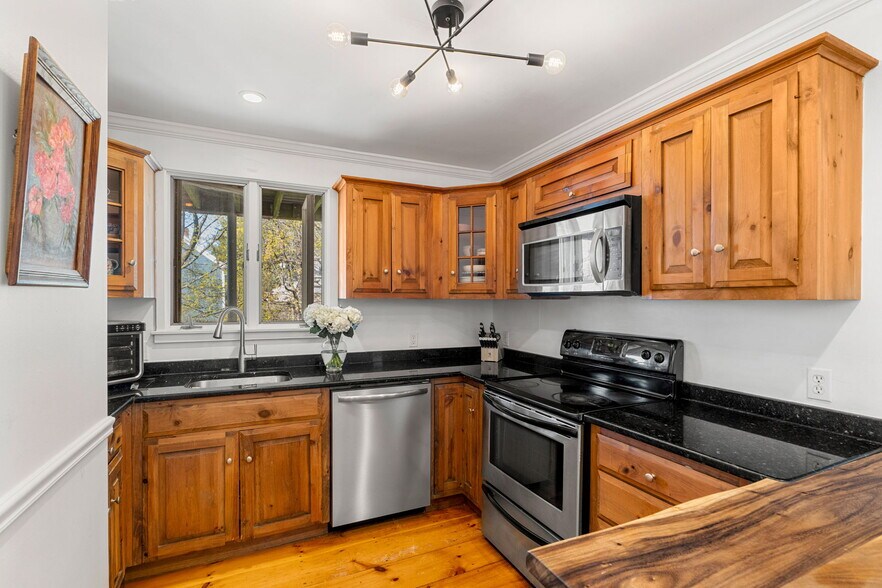 Building Photo - 4 Greenleaf St