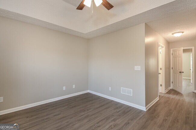 Building Photo - 4949 Lake Park Ln